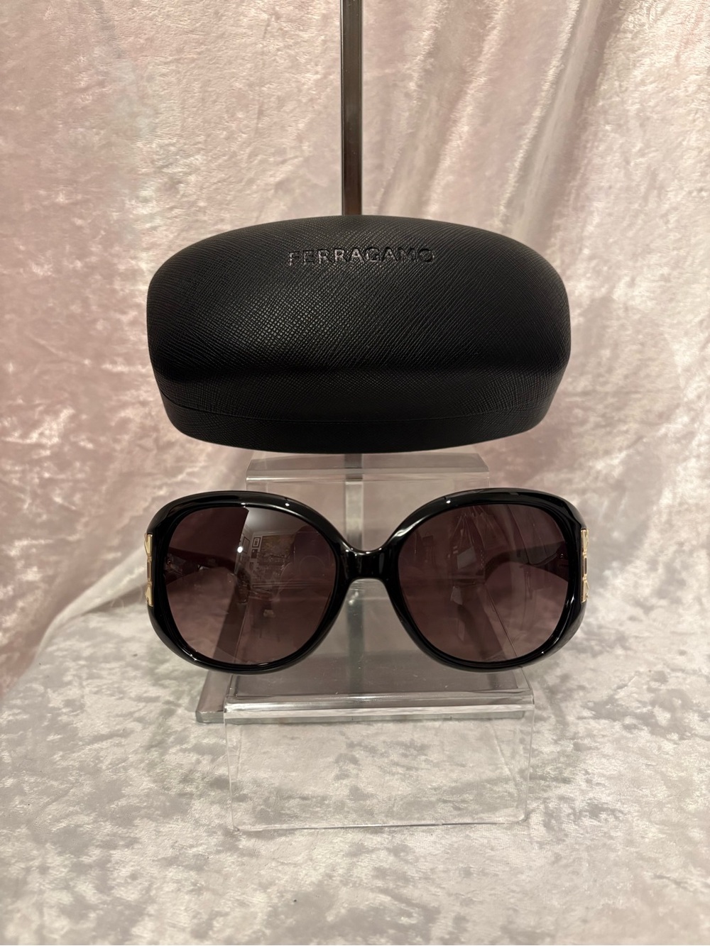 Salvatore Ferragamo SF668S Gancini oversized sunglasses NEW